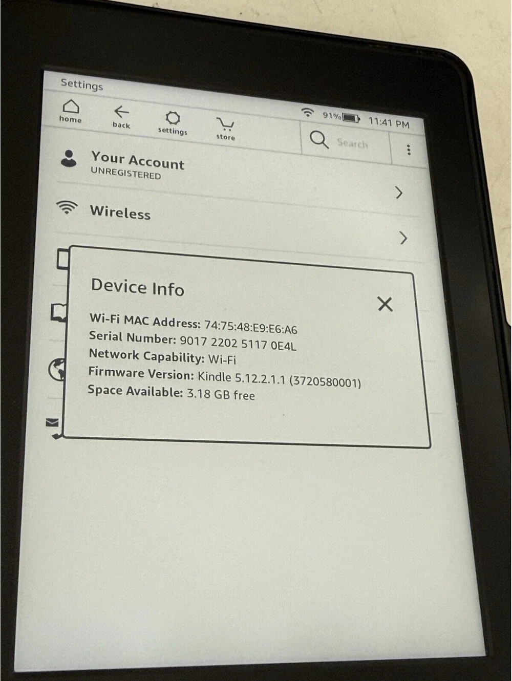 Amazon Kindle Paperwhite 4GB Wi-Fi E-Reader Tablet With Case , Works , Bundle